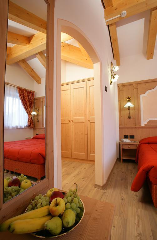 Hotel Garni La Roccia Andalo Camera foto